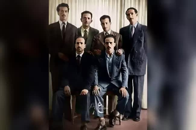 صورة  "مجموعة الستة"، قادة جبهة التحرير الوطني.التقطت قبيل اندلاع القتال في 1 نوفمبر سنة 1954