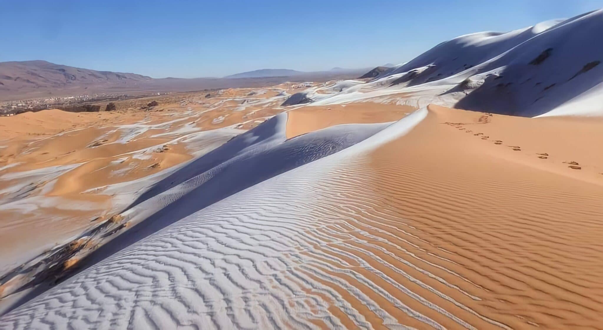 الرمال الذهبية الممزوجة بالجليد عين الصفراء النعامة الجزائر